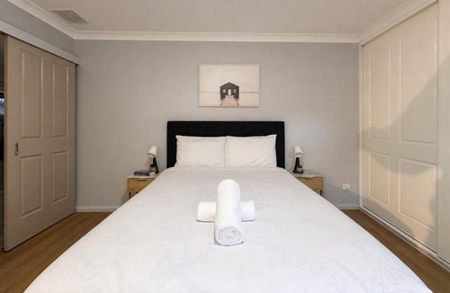 Pymble House | No-Frills Queen Private Ensuite Room in Pymble - Shared Amenities