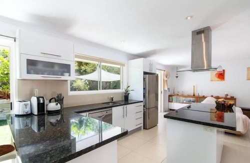 Noosa Heads House | 'No-Steps Noosa' - Home Away From Home 🏠