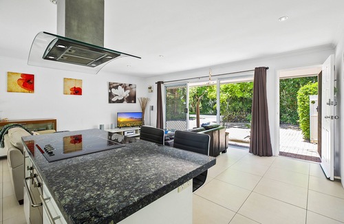 Noosa Heads House | 'No-Steps Noosa' - Home Away From Home 🏠