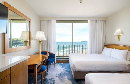 Newcastle East Hotel | NOAH'S On The Beach