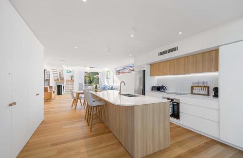 Port Macquarie Villa | Noahs Beach House - at Flynns