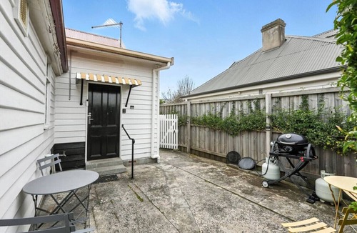 North Hobart House | North Hobart Cottage with 3 King Beds