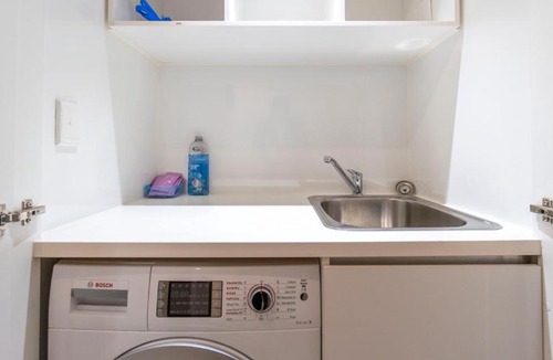 North Ryde Apartment | North Ryde 2BR Study, Metro, Parking, Pool