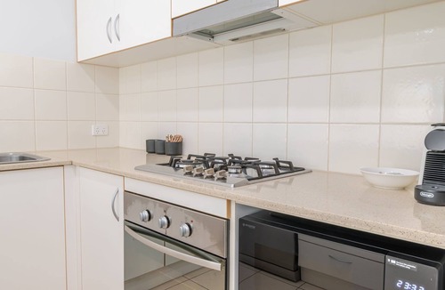Wagga Wagga Apartment | Northbridge Townhouse Private Balcony CBD Walk