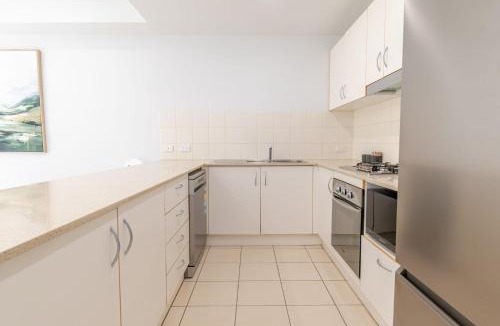 Wagga Wagga Apartment | Northbridge Townhouse - Contemporary CBD Retreat