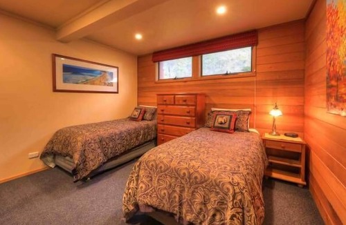 Crackenback Ski Chalet | "NOWHERE" Boutique Mountain Lodge ...sleeps max 11