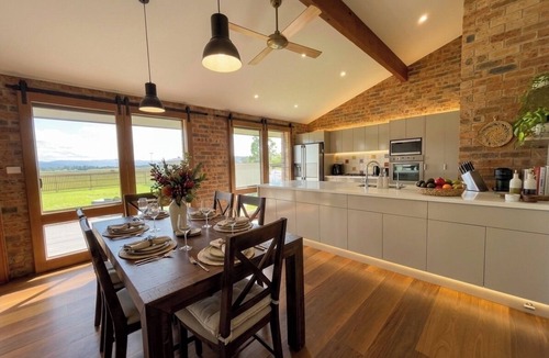 Nowra House | Nowra South Coast Hideaway/4BR Pool & Fireplace