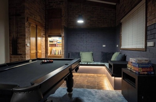 Nowra House | Nowra South Coast Hideaway/4BR Pool & Fireplace