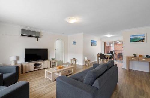 Tuncurry House | Number 4 at 27 South Street