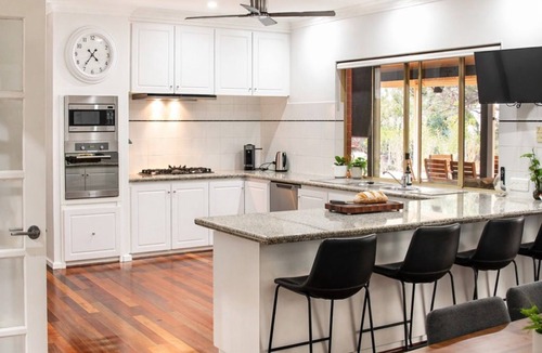 Falcon House | Nutbush Retreat – Space to Connect Room to Relax. Memories to Last