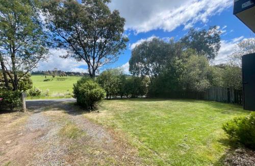 Swan Bay House | Nutshell Cottage - Totally Dog Friendly