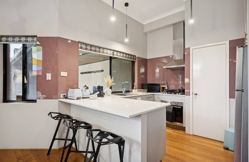 East Perth House | NY Style - City Views - Parking - Walk to Cafes