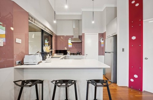 East Perth House | NY Style - City Views - Parking - Walk to Cafes