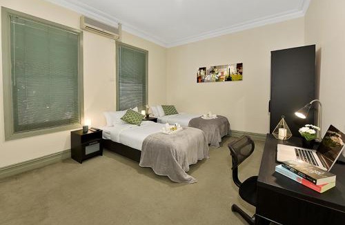 Melbourne House | O'Connell St - Affordable Stay In Central City Room