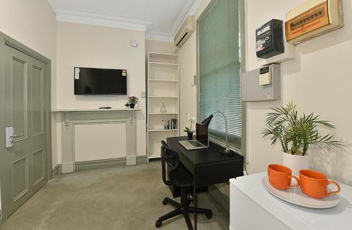 Melbourne House | O'Connell St - Affordable Stay In Central City Room
