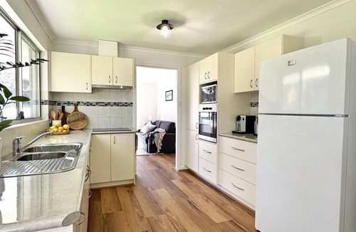 Denmark House | Oak Tree Cottage Denmark: Games Room + Pets, Mins to Town, Sleeps 6