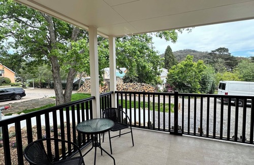 Mittagong Apartment | Oaklands Holiday Apartment One | Pet Friendly