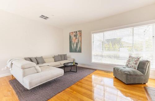 North Geelong House | Oaklight Haven - Minutes to Geelong Waterfront & CBD