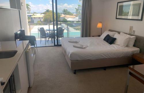 Mackay Apartment | Oaks Carlyle - Modern Studio Near Mackay CBD