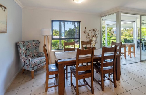 Hamilton Island Apartment | Oasis 2 bedroom apartment including golf buggy for up to 6 people.
