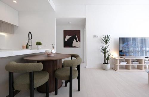 Burwood Apartment | 'Oasis' 2 Bedroom Apt in the heart of Burwood
