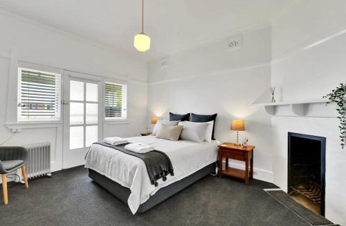 Orange House | Oasis on Warrendine - Pet Friendly, Close to CBD