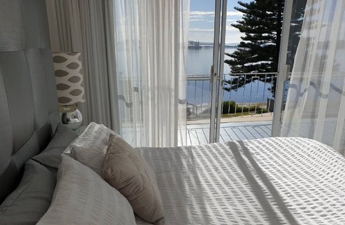 Port Lincoln House | Ocean 26 - Absolute Waterfront!