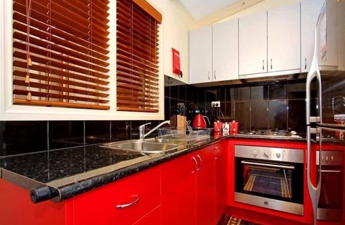 Tootgarook Cottage | Ocean Breeze Retreat - indoor pool, spa and sauna