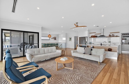 Normanville House | Ocean & Greens Normanville - Golfers and Family Entertainer with Coastal Views