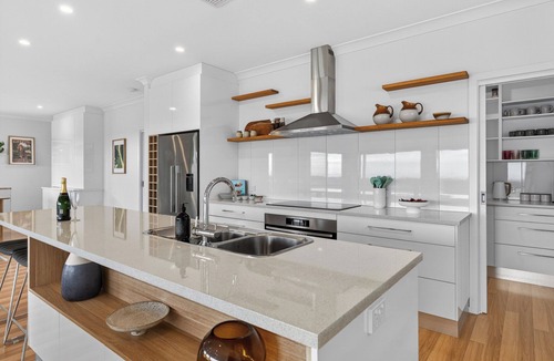 Normanville House | Ocean & Greens Normanville - Golfers and Family Entertainer with Coastal Views