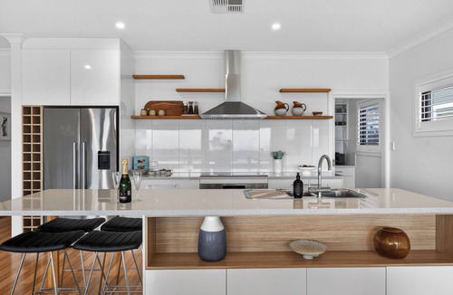 Normanville House | Ocean & Greens Normanville - Golfers and Family Entertainer with Coastal Views