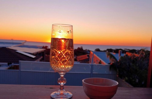Coogee Apartment | Ocean & Island Views, Walk to Coogee Beach!