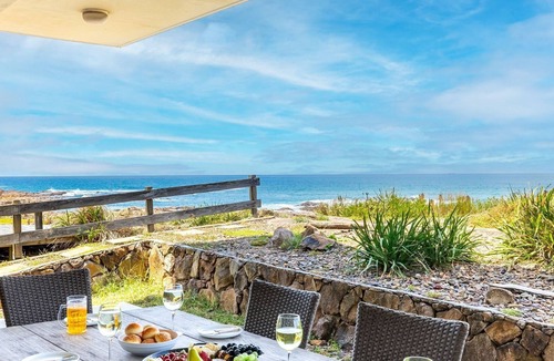 Anna Bay House | Ocean on the Rocks, 1,21 Ocean Ave - waterfront, Wi-Fi, Ducted Air Conditioning