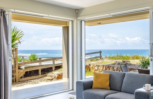 Anna Bay House | Ocean on the Rocks, 1,21 Ocean Ave - waterfront, Wi-Fi, Ducted Air Conditioning