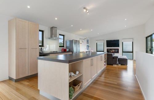 Apollo Bay House | OCEAN SOUNDS - Central Family home for 11