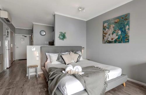 Airlie Beach Apartment | Ocean View 16A Studio Pool & Spa Wi-Fi KIDS STAY FREE