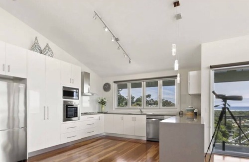 Lakes Entrance House | Ocean view 180 degree stunning home 2 min walk from beach and golf course