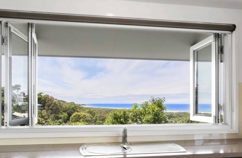 Lakes Entrance House | Ocean view 180 degree stunning home 2 min walk from beach and golf course