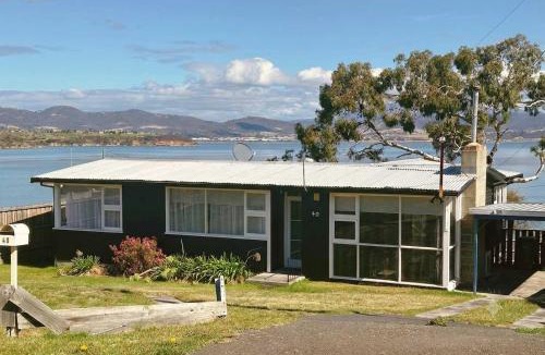 Midway Point House | Ocean View Holiday Home - Easy Access to Hobart