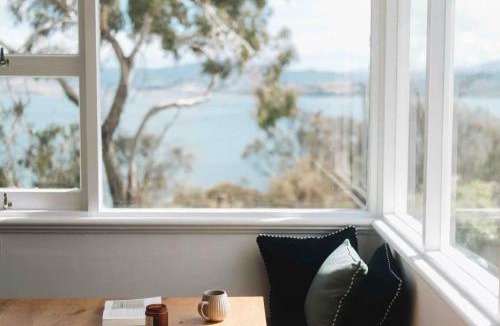 Midway Point House | Ocean View Holiday Home - Easy Access to Hobart
