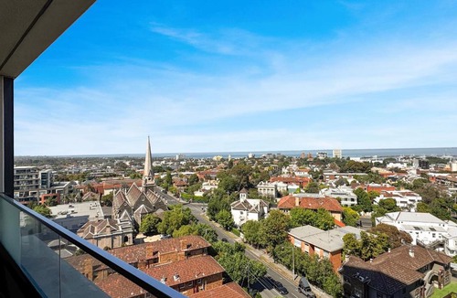St Kilda Apartment | Ocean View Modern 2 bedroom with Parking in St Kilda