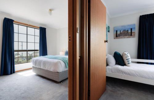 Greens Beach House | Ocean View Retreat at Greens Beach