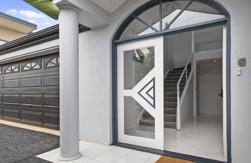 Seaford House | Ocean Views and Vineyards By Wine Coast Holiday Rentals