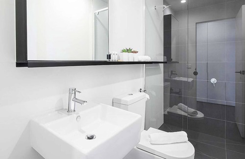 St Kilda Apartment | Ocean Views ☆ Top Location ☆ Parking ☆ Restaurants