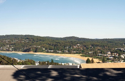 Copacabana House | "Oceancrest" – Ocean Views & Fireplace