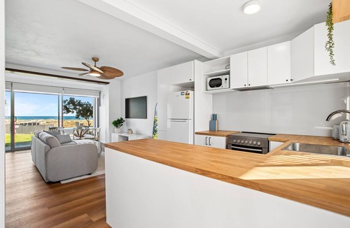 Scarborough Apartment | OCEANFRONT APARTMENT | SCARBOROUGH | FULL OCEAN VIEWS | 262Steps to beach