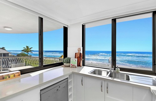 Mermaid Beach Apartment | Oceanfront Escape - SeaHaven on Albatross Avenue