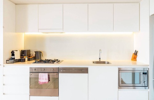 Darwin City Centre Condo | Oceanfront Marvel: Harbour View ~ Pool ~ Parking