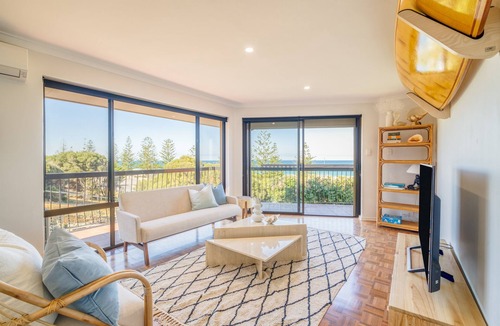 Scarborough Villa | Oceanfront Panoramic Views at Scarborough Beach!