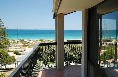 Scarborough Villa | Oceanfront Panoramic Views at Scarborough Beach!